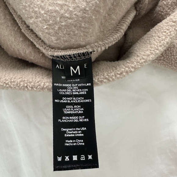 ALPHALETE CROPPED KING HOODIE - Picture 5 of 5